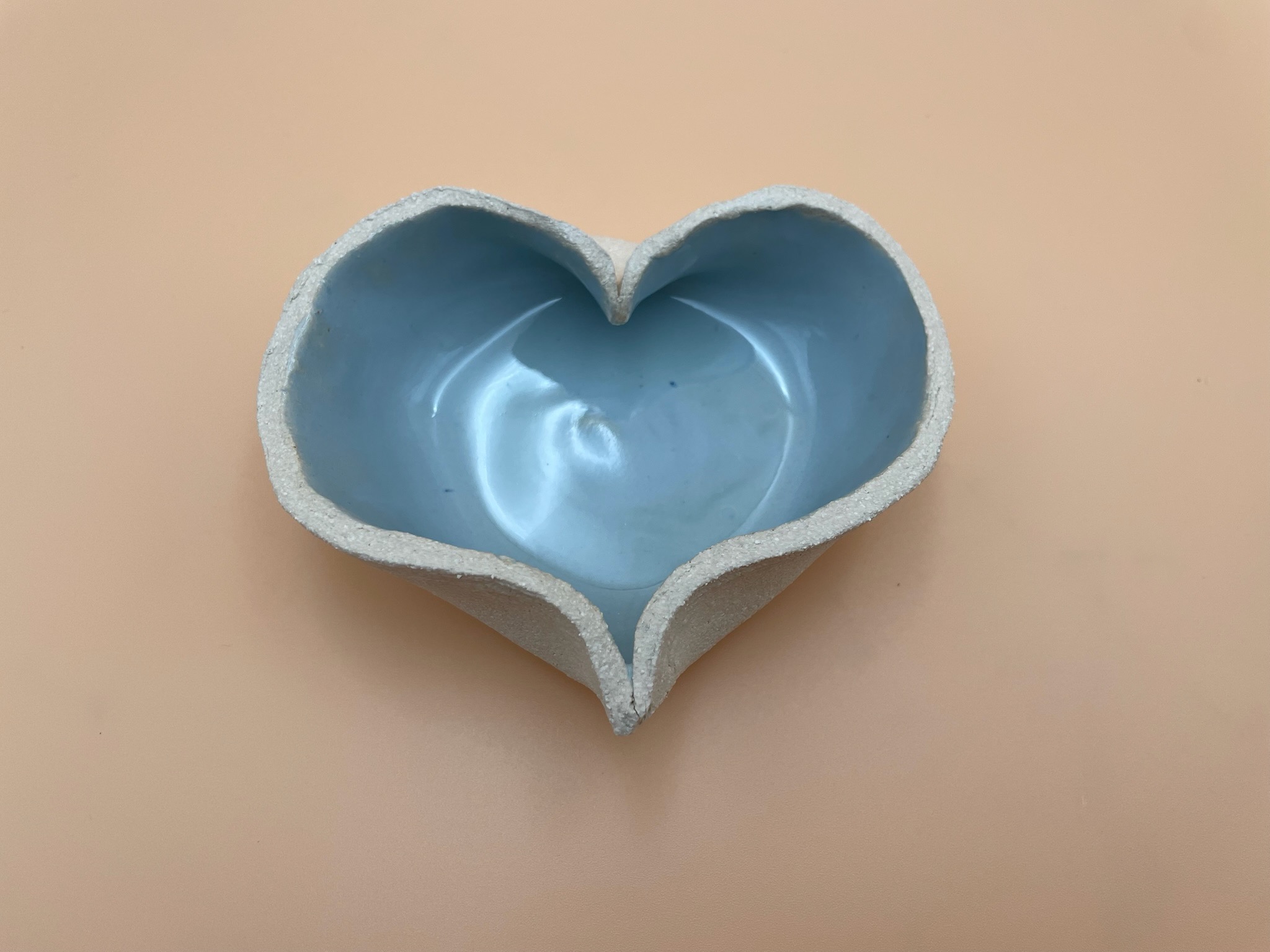 Håndlavet hjerteskål fra ByLine Ceramics i Valby.