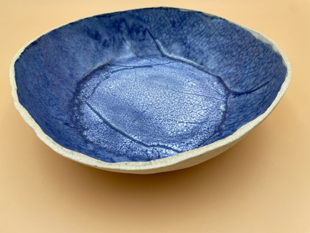 Håndlavet skål inspireret af havet i stor størrelse fra ByLine Ceramics i Valby