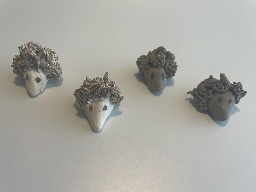 Håndlavet pindsvin i keramik | ByLine Ceramics