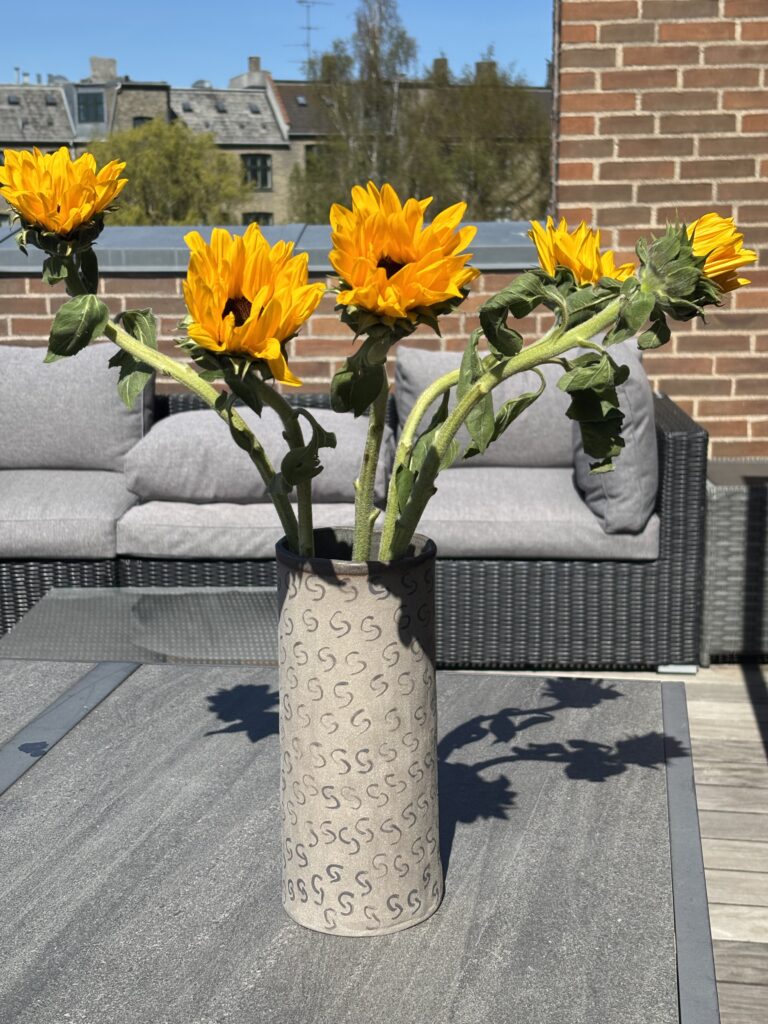 Stor unika vase med dekoration | ByLine Ceramics