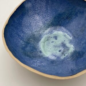 Håndlavet skål inspireret af havet og havskum i høj størrelse fra ByLine Ceramics i Valby