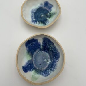 Håndlavet skål inspireret af havet og havskum i lille størrelse fra ByLine Ceramics i Valby