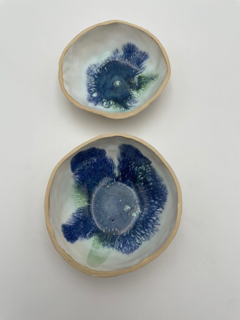 Håndlavet skål inspireret af havet og havskum i lille størrelse fra ByLine Ceramics i Valby