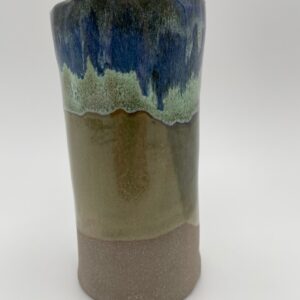 Håndlavet vase inspireret af havet og havskum i mellem størrelse fra ByLine Ceramics i Valby