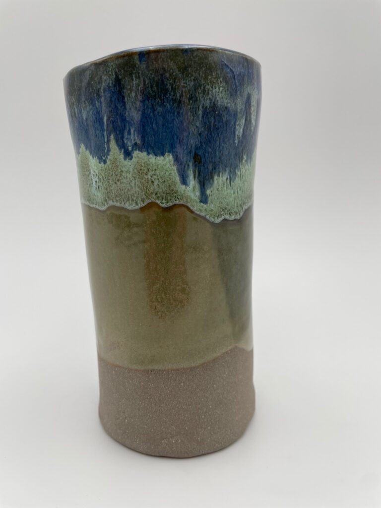 Håndlavet vase inspireret af havet og havskum i mellem størrelse fra ByLine Ceramics i Valby